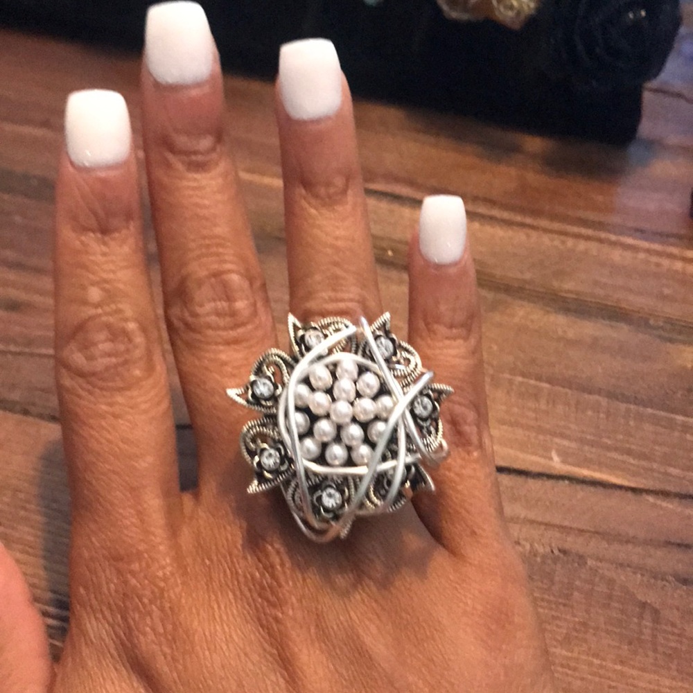 Silver flower pearl ring